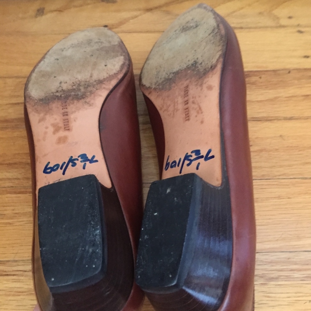 Vintage Salvatore Ferragamo Italian Leather Pumps - Picture 7 of 8
